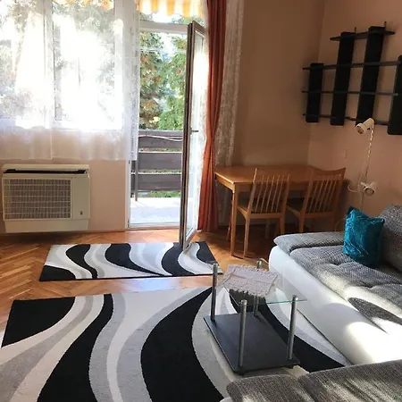 Liliom Apartman Apartament
